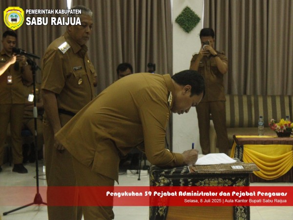 Pengukuhan Pejabat Administrator dan Pengawas